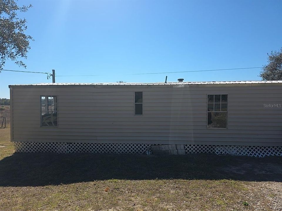 Active With Contract: $299,900 (2 beds, 1 baths, 840 Square Feet)