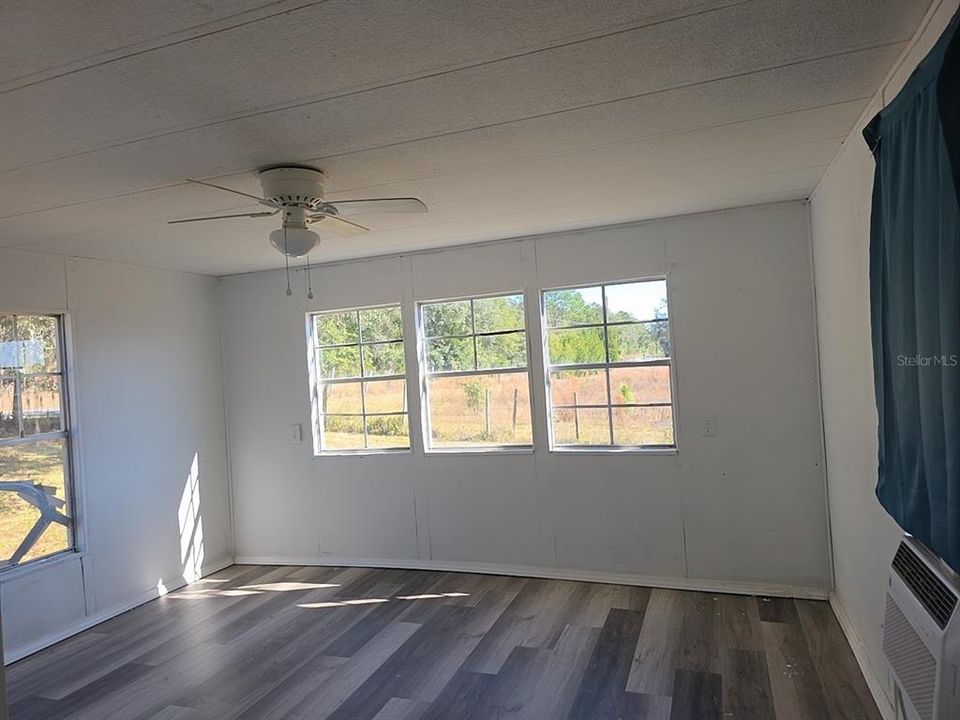 Active With Contract: $299,900 (2 beds, 1 baths, 840 Square Feet)