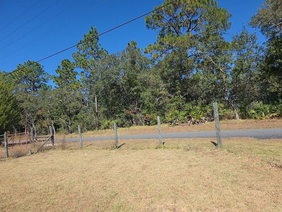 Active With Contract: $299,900 (2 beds, 1 baths, 840 Square Feet)