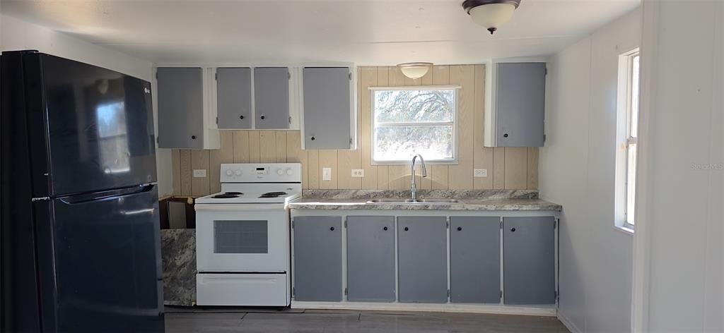 Active With Contract: $299,900 (2 beds, 1 baths, 840 Square Feet)