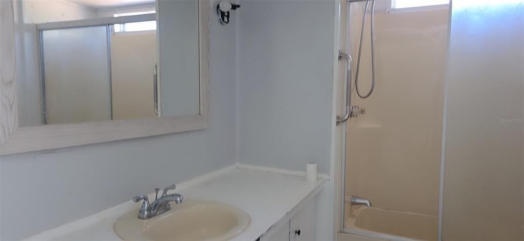 Active With Contract: $299,900 (2 beds, 1 baths, 840 Square Feet)