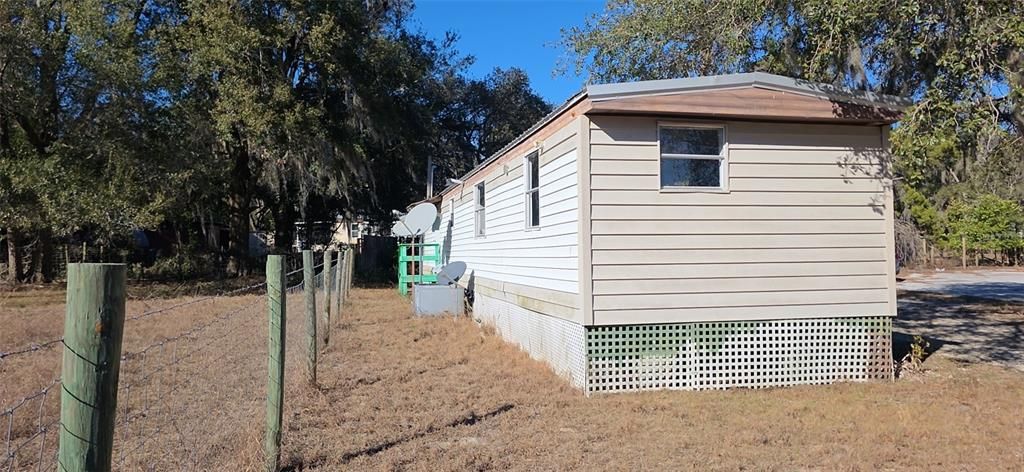 Active With Contract: $299,900 (2 beds, 1 baths, 840 Square Feet)
