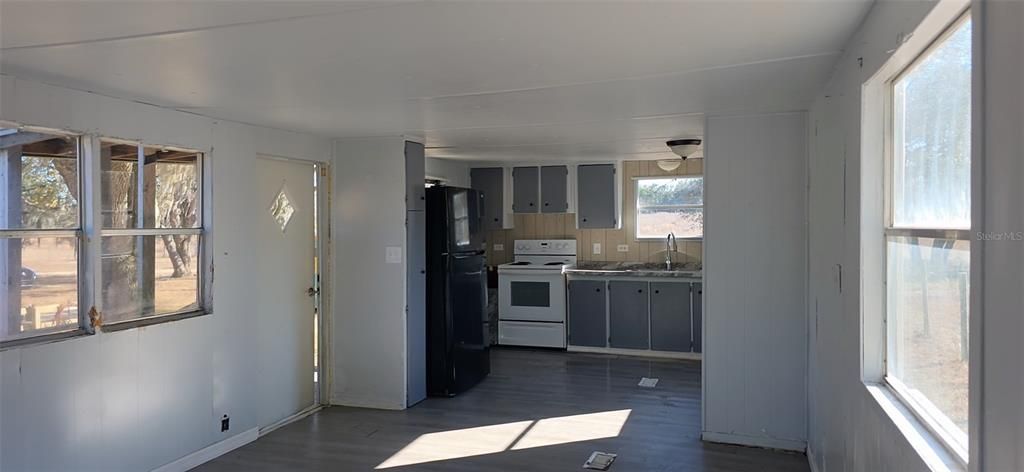 Active With Contract: $299,900 (2 beds, 1 baths, 840 Square Feet)