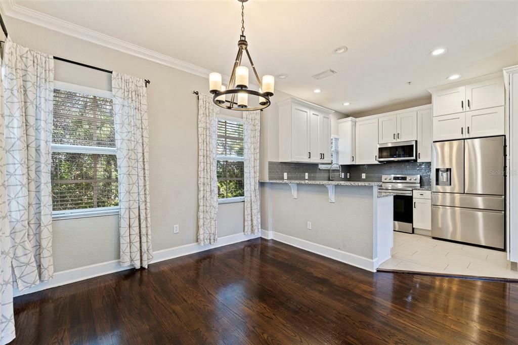 На продажу: $349,995 (3 спален, 3 ванн, 1680 Квадратных фут)