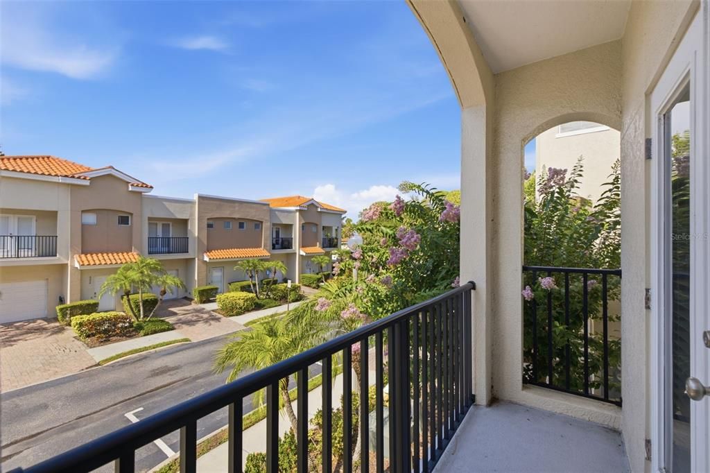 На продажу: $349,995 (3 спален, 3 ванн, 1680 Квадратных фут)