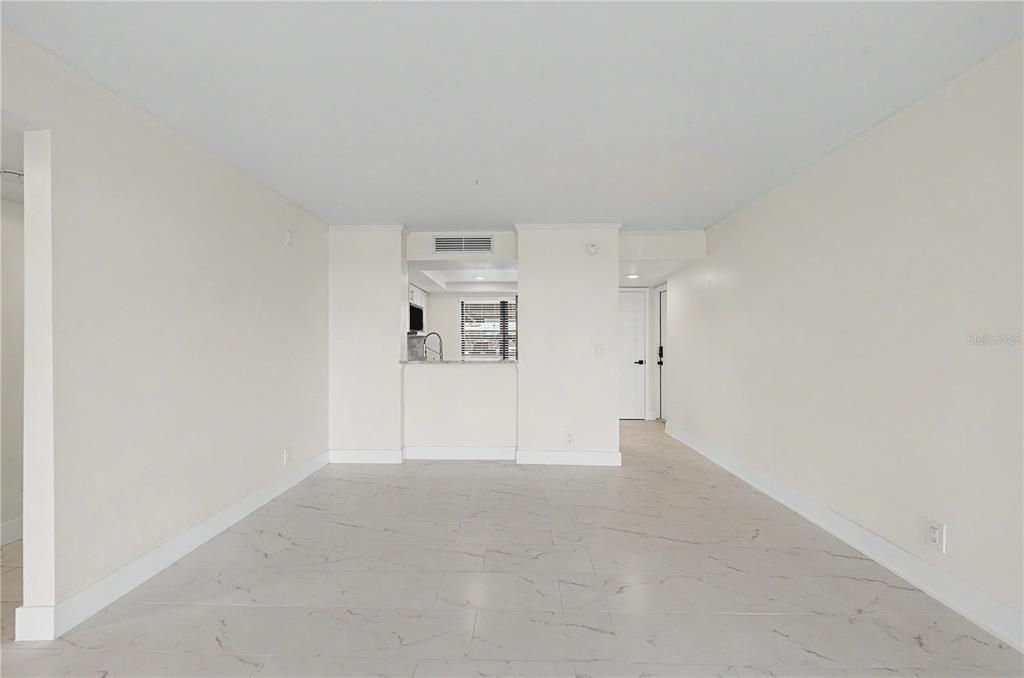 На продажу: $172,900 (2 спален, 2 ванн, 1050 Квадратных фут)