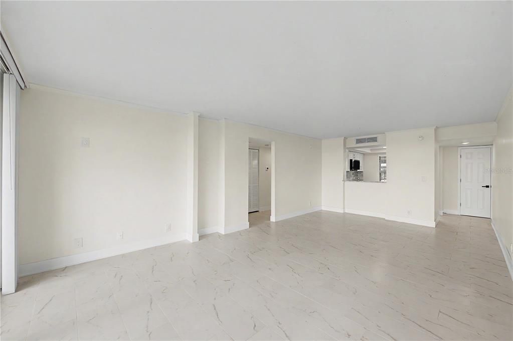 На продажу: $172,900 (2 спален, 2 ванн, 1050 Квадратных фут)