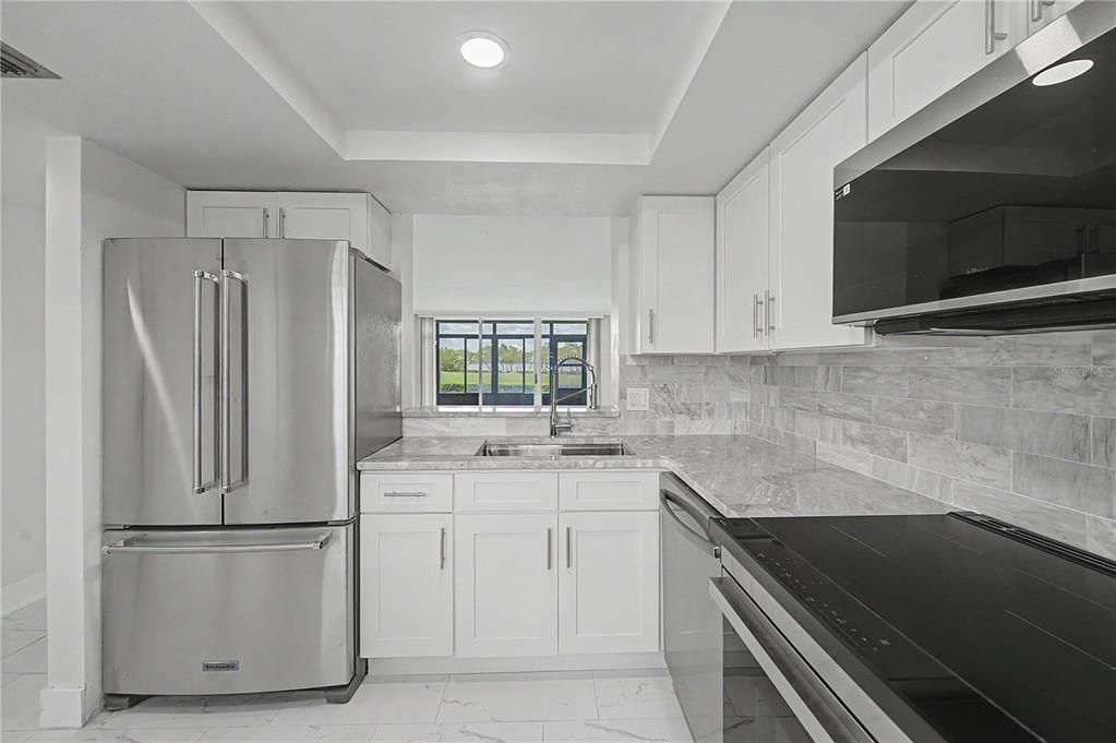 На продажу: $172,900 (2 спален, 2 ванн, 1050 Квадратных фут)
