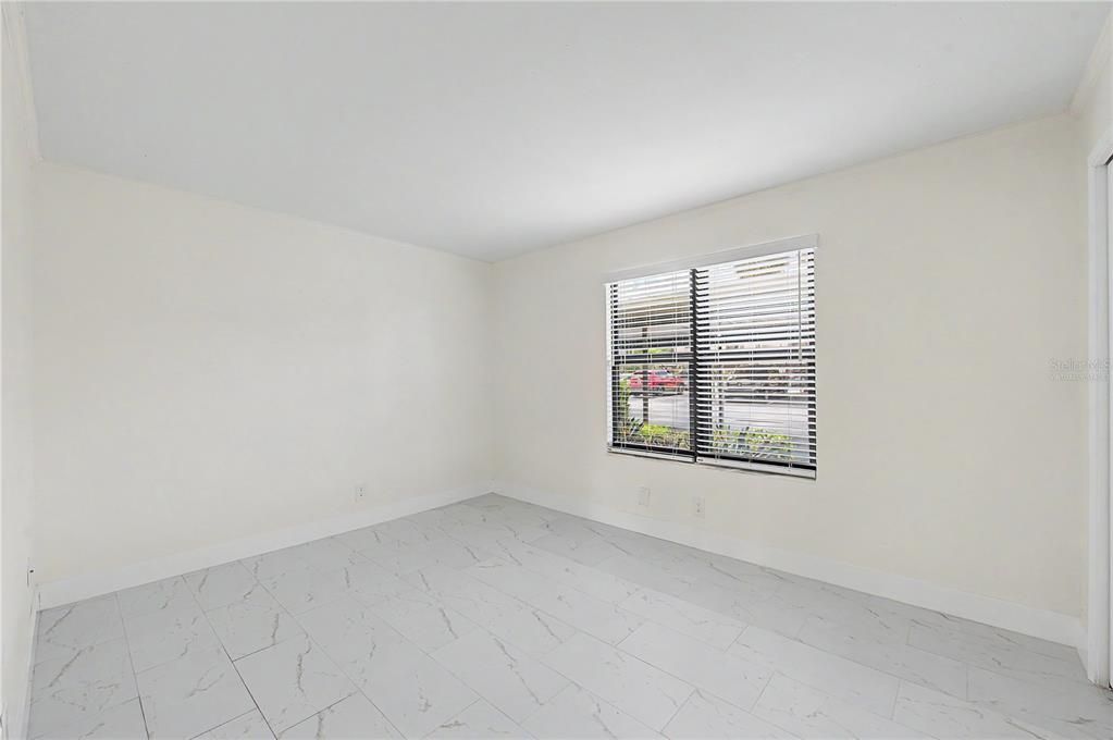 На продажу: $172,900 (2 спален, 2 ванн, 1050 Квадратных фут)