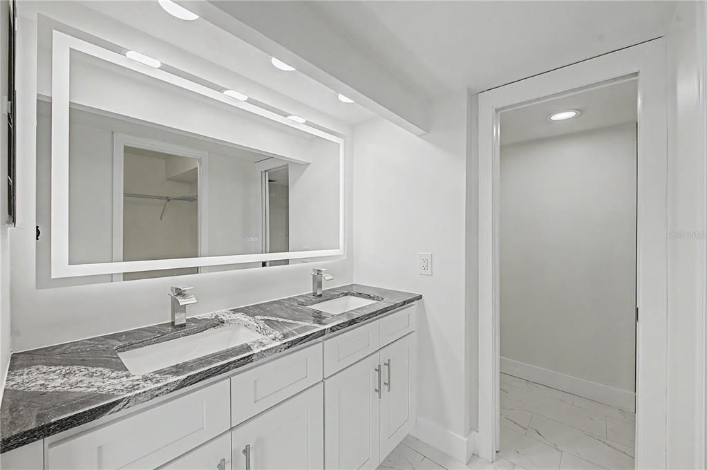 На продажу: $172,900 (2 спален, 2 ванн, 1050 Квадратных фут)