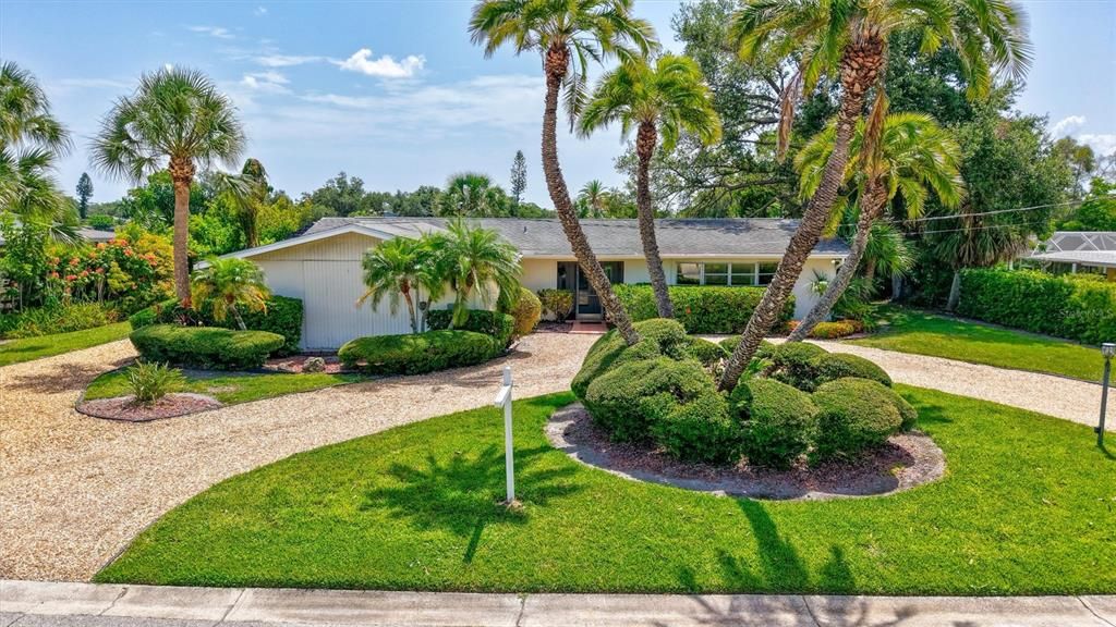 Active With Contract: $499,000 (3 beds, 2 baths, 1656 Square Feet)