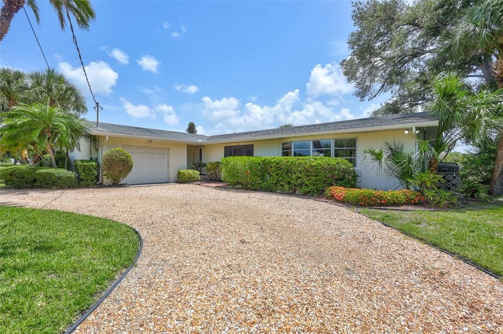Active With Contract: $499,000 (3 beds, 2 baths, 1656 Square Feet)