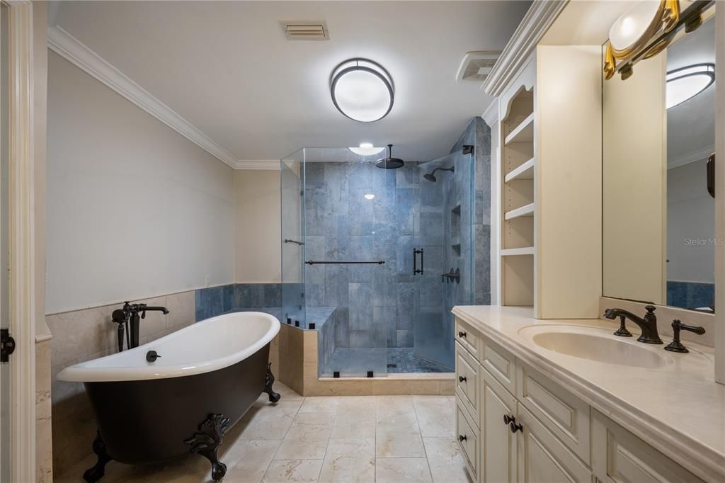 En Venta: $1,200,000 (4 camas, 3 baños, 3540 Pies cuadrados)