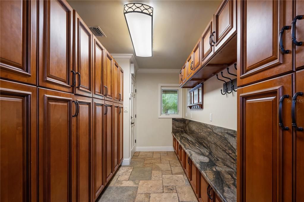 En Venta: $1,200,000 (4 camas, 3 baños, 3540 Pies cuadrados)