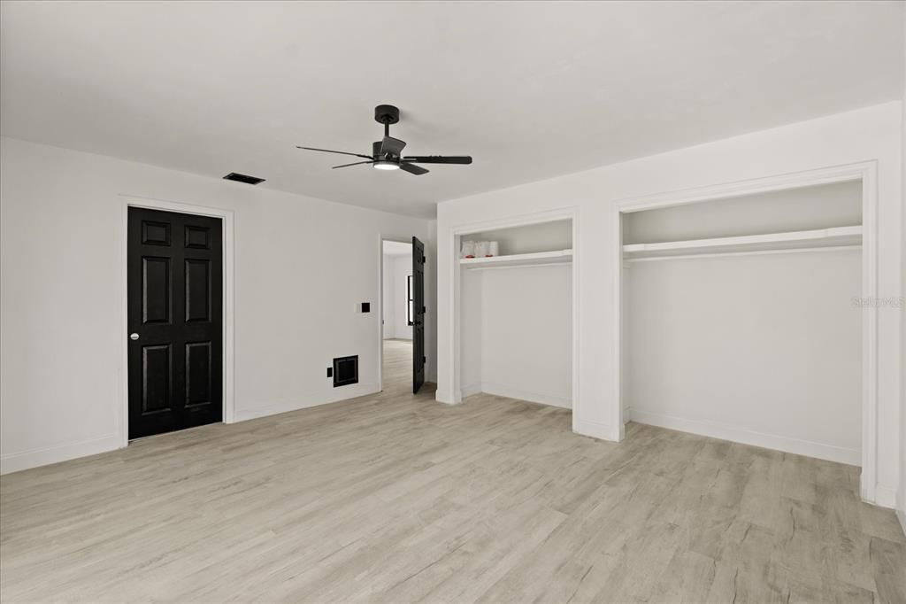Active With Contract: $310,000 (3 beds, 2 baths, 1661 Square Feet)