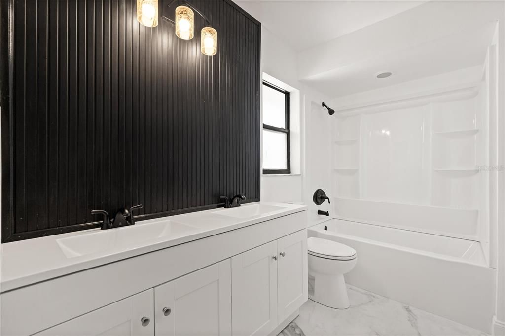 Active With Contract: $310,000 (3 beds, 2 baths, 1661 Square Feet)