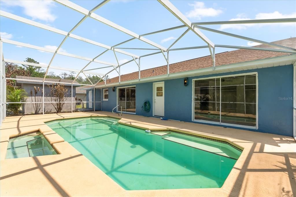 Active With Contract: $310,000 (3 beds, 2 baths, 1661 Square Feet)