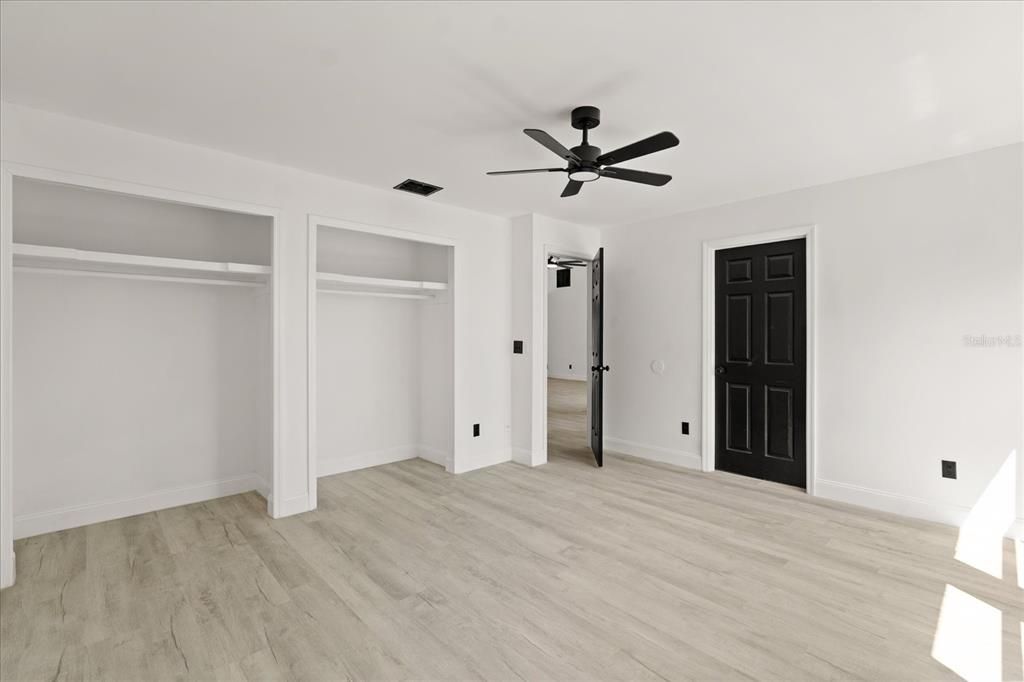 Active With Contract: $310,000 (3 beds, 2 baths, 1661 Square Feet)