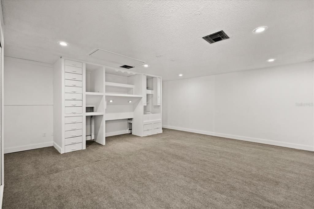 Active With Contract: $310,000 (3 beds, 2 baths, 1661 Square Feet)