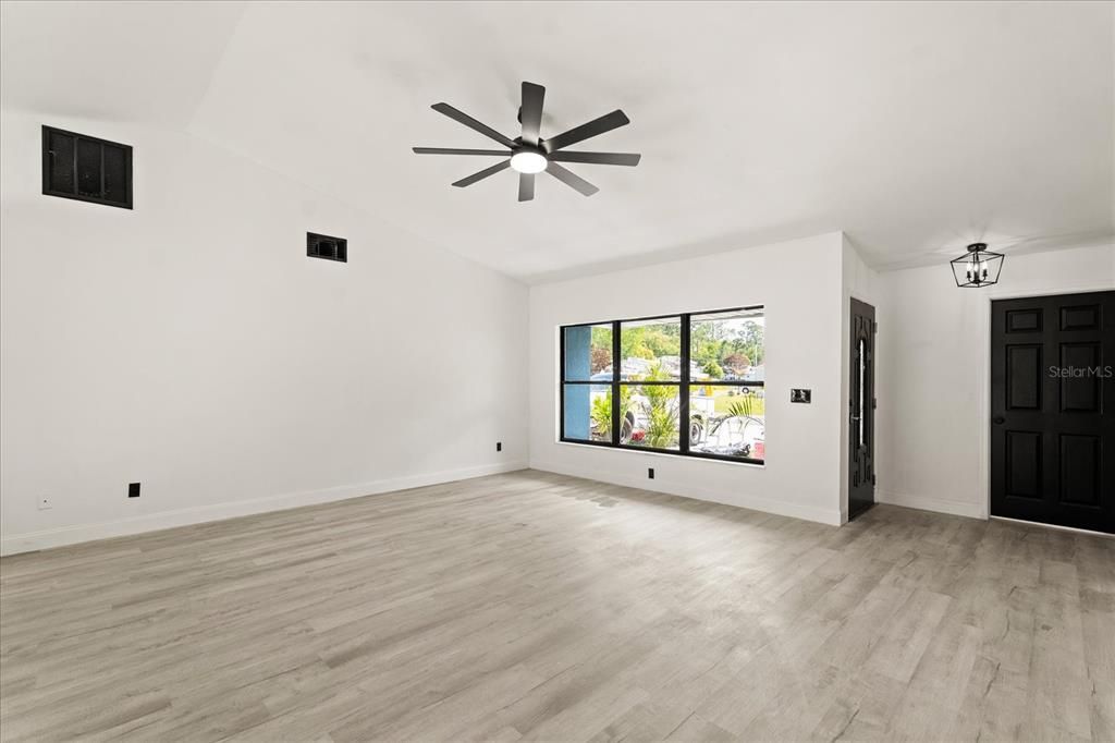 Active With Contract: $310,000 (3 beds, 2 baths, 1661 Square Feet)