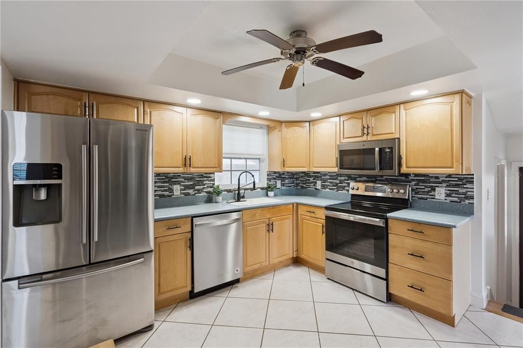 待售: $450,000 (4 贝兹, 2 浴室, 1525 平方英尺)