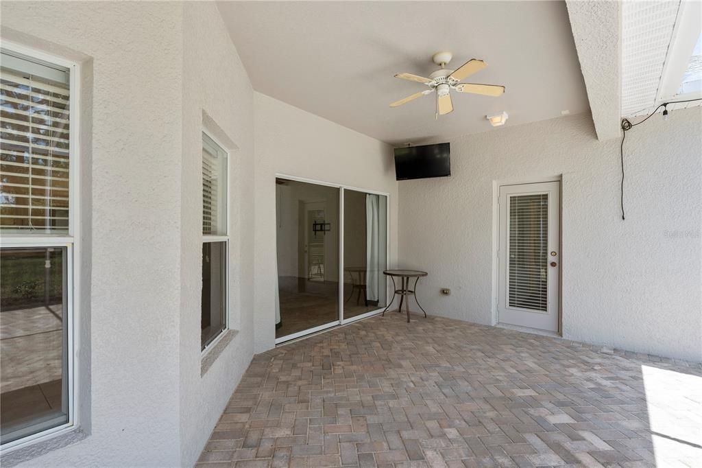 For Sale: $289,900 (2 beds, 2 baths, 1555 Square Feet)