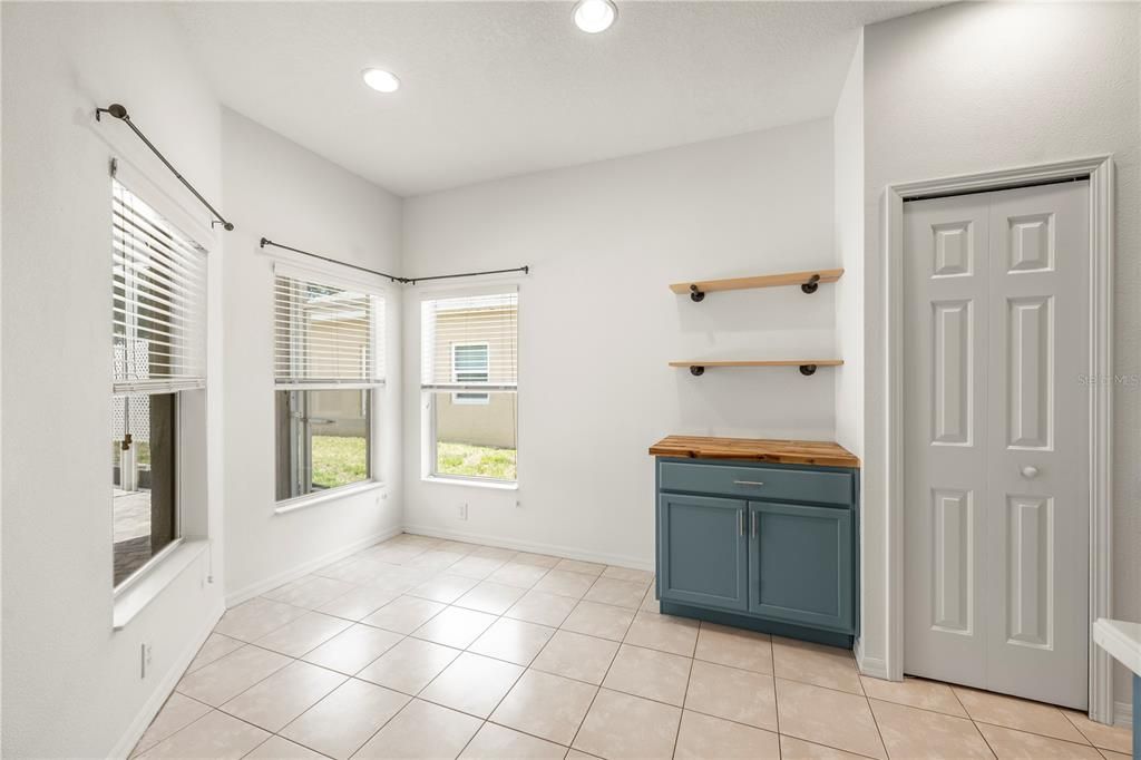 For Sale: $289,900 (2 beds, 2 baths, 1555 Square Feet)