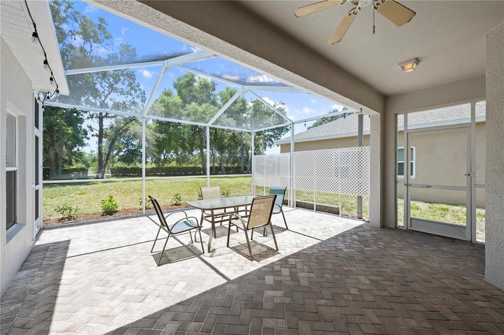 For Sale: $289,900 (2 beds, 2 baths, 1555 Square Feet)