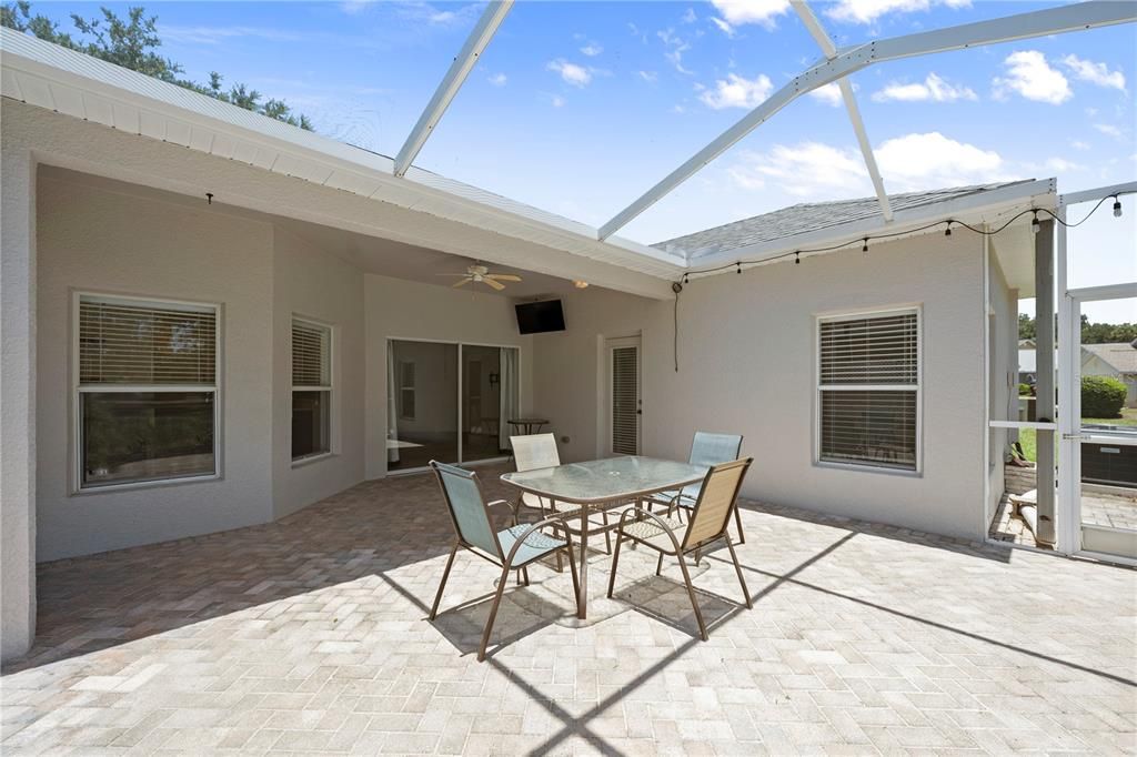 For Sale: $289,900 (2 beds, 2 baths, 1555 Square Feet)