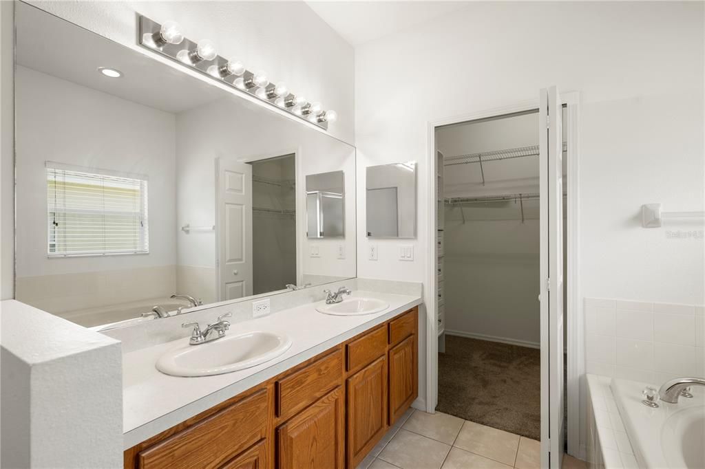 For Sale: $289,900 (2 beds, 2 baths, 1555 Square Feet)