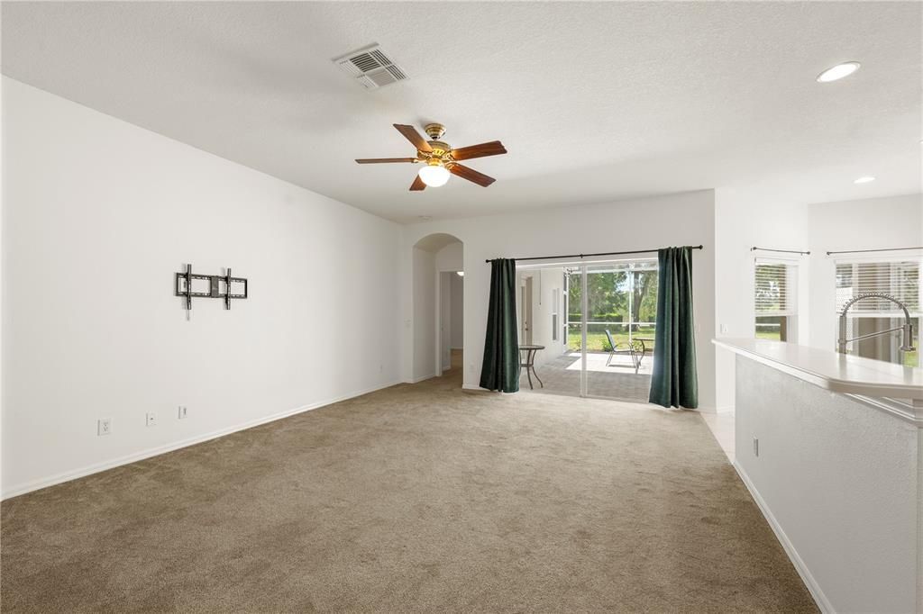 For Sale: $289,900 (2 beds, 2 baths, 1555 Square Feet)