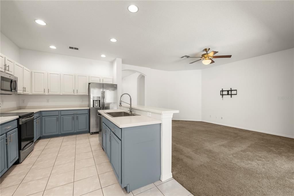 For Sale: $289,900 (2 beds, 2 baths, 1555 Square Feet)