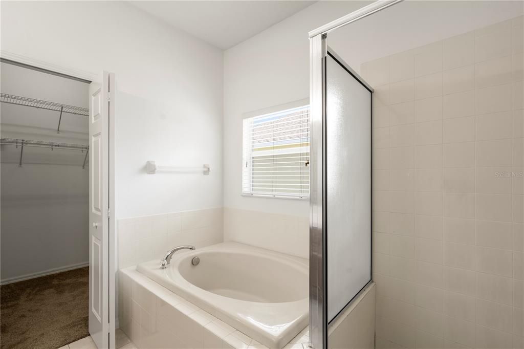 For Sale: $289,900 (2 beds, 2 baths, 1555 Square Feet)