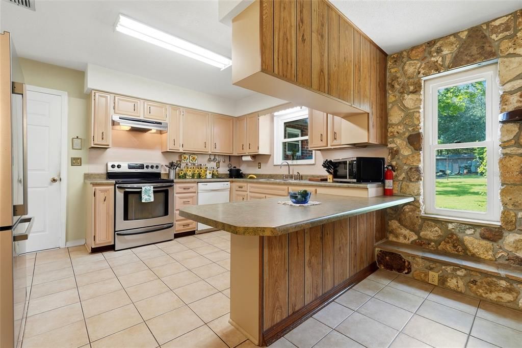 En Venta: $350,000 (4 camas, 3 baños, 2027 Pies cuadrados)