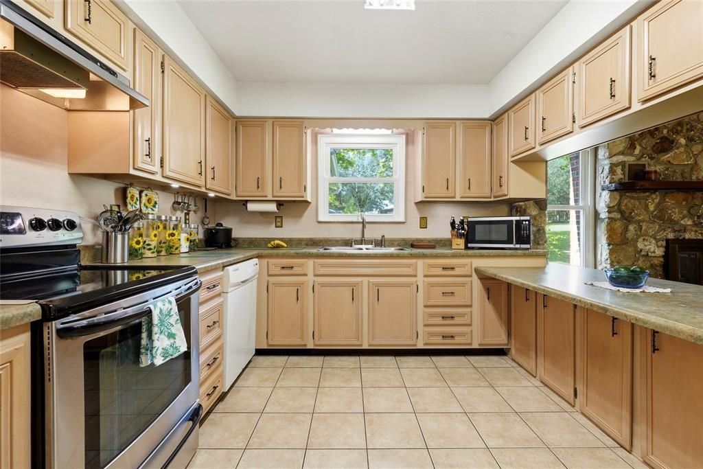 En Venta: $350,000 (4 camas, 3 baños, 2027 Pies cuadrados)