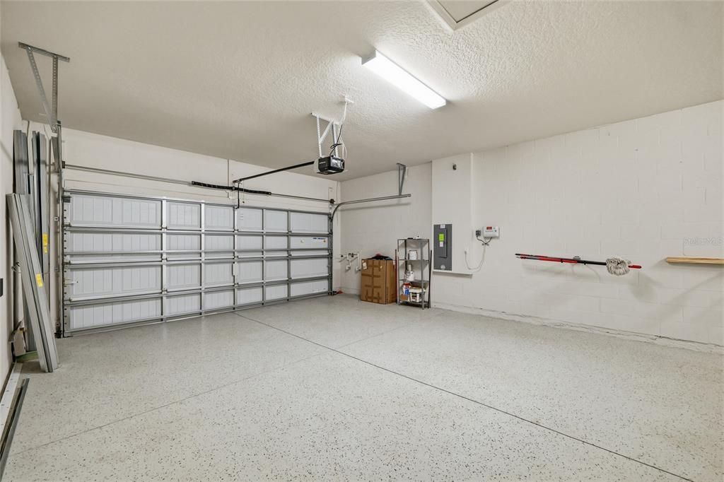 Под контрактом: $384,900 (3 спален, 2 ванн, 1885 Квадратных фут)