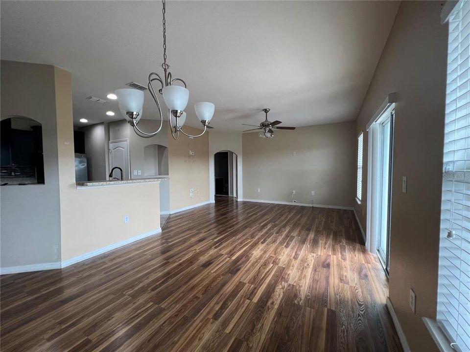 For Rent: $2,000 (2 beds, 2 baths, 1273 Square Feet)