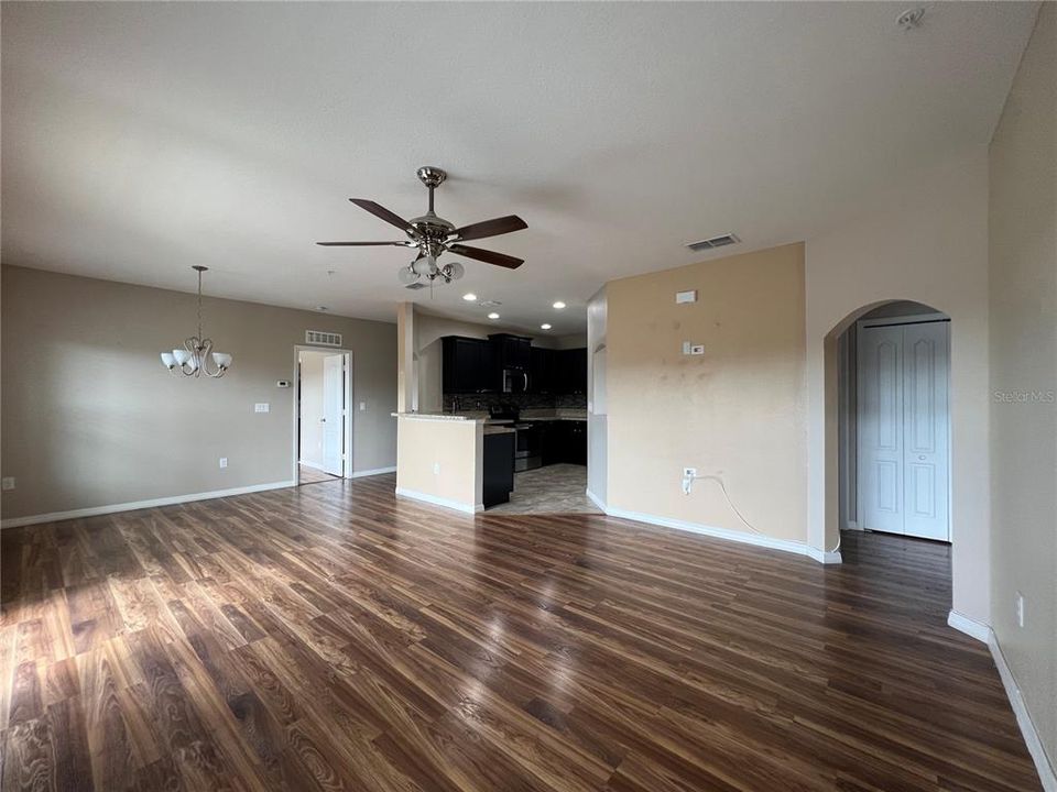 For Rent: $2,000 (2 beds, 2 baths, 1273 Square Feet)