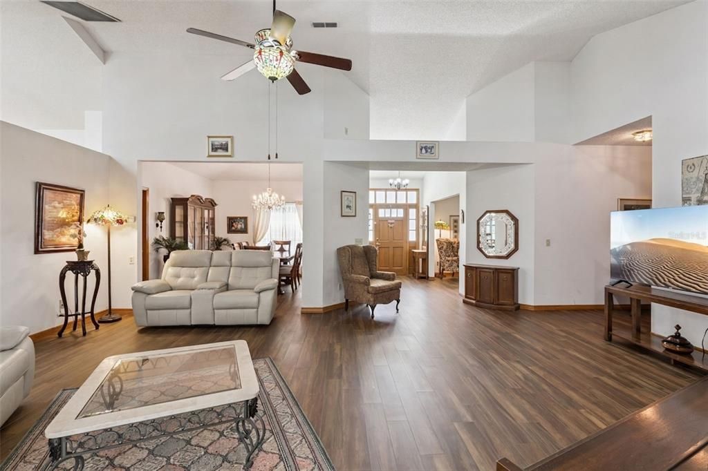 En Venta: $1,230,000 (4 camas, 3 baños, 3478 Pies cuadrados)