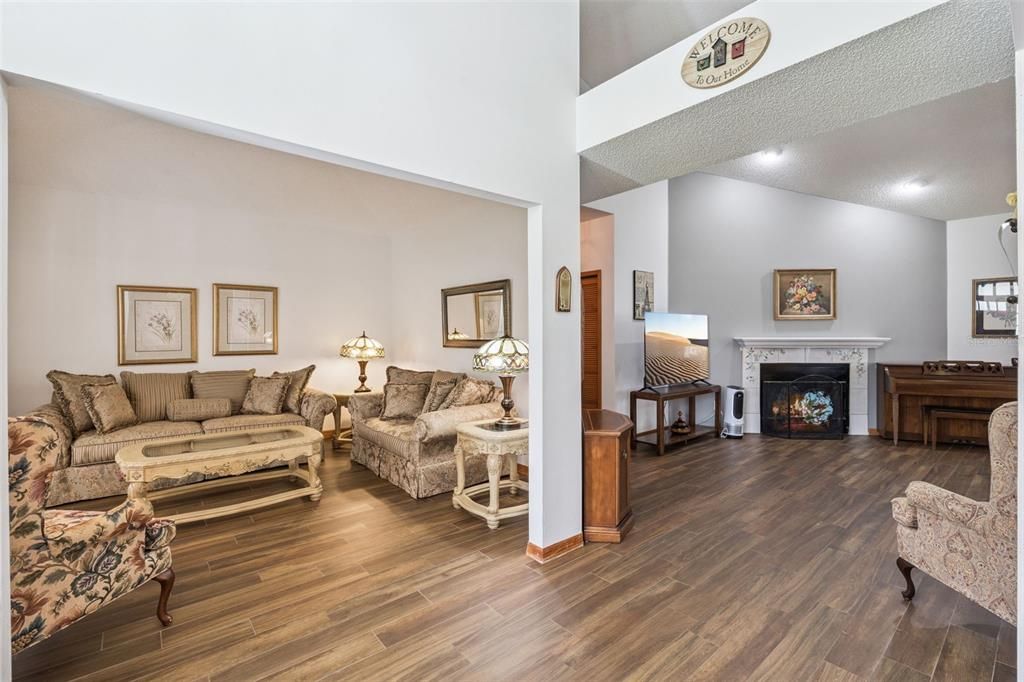 En Venta: $1,230,000 (4 camas, 3 baños, 3478 Pies cuadrados)