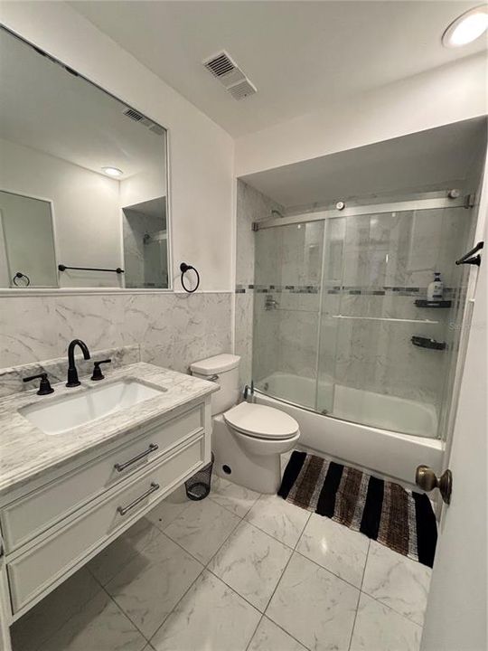For Sale: $300,000 (3 beds, 3 baths, 1803 Square Feet)