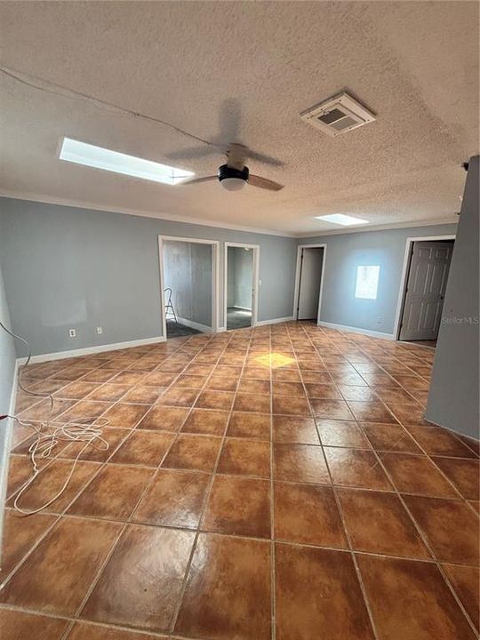For Sale: $300,000 (3 beds, 3 baths, 1803 Square Feet)