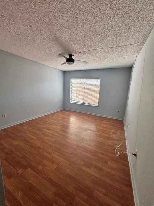 For Sale: $300,000 (3 beds, 3 baths, 1803 Square Feet)