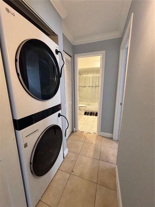 For Sale: $300,000 (3 beds, 3 baths, 1803 Square Feet)