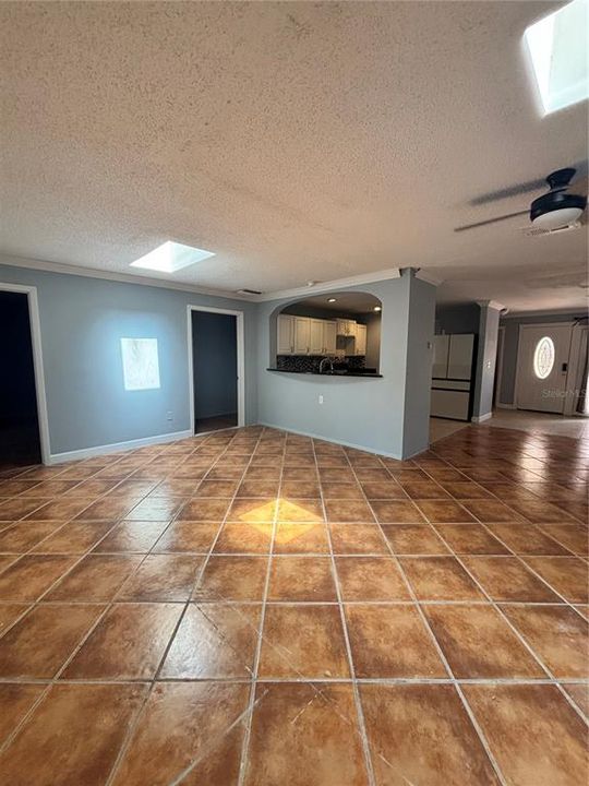 For Sale: $300,000 (3 beds, 3 baths, 1803 Square Feet)