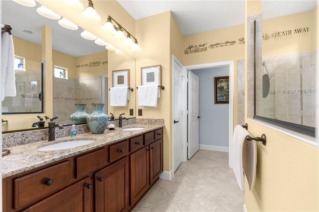 For Sale: $385,000 (2 beds, 2 baths, 1708 Square Feet)
