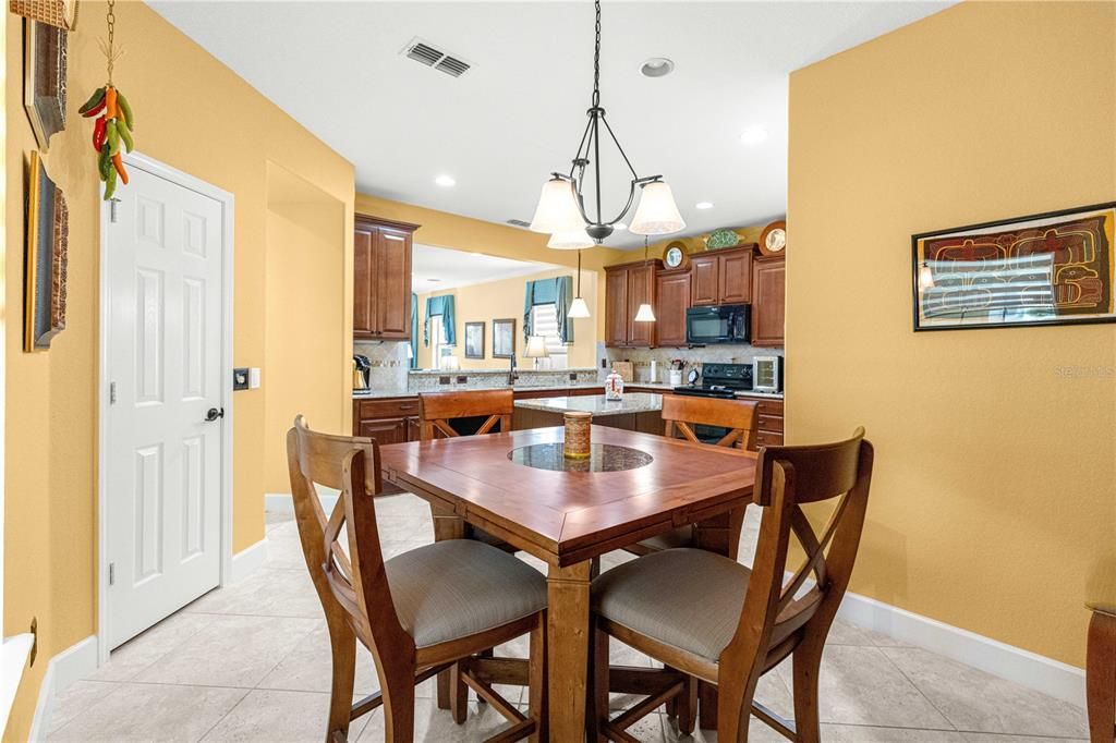 For Sale: $385,000 (2 beds, 2 baths, 1708 Square Feet)