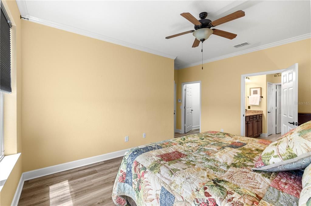 For Sale: $385,000 (2 beds, 2 baths, 1708 Square Feet)