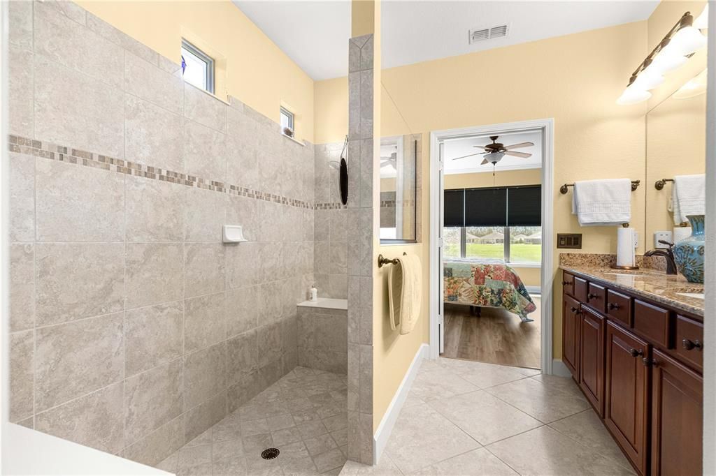 For Sale: $385,000 (2 beds, 2 baths, 1708 Square Feet)