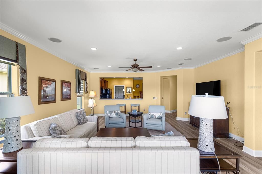 For Sale: $385,000 (2 beds, 2 baths, 1708 Square Feet)
